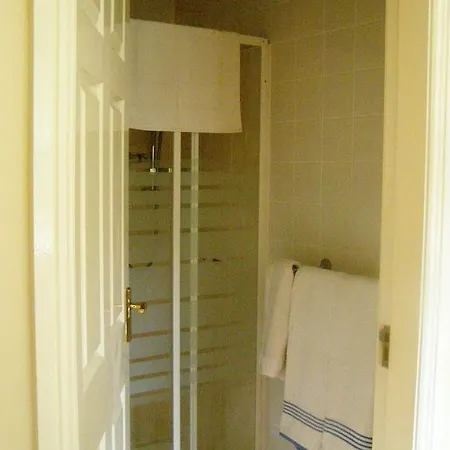 לינה וארוחת בוקר Killurin Ballyvolane