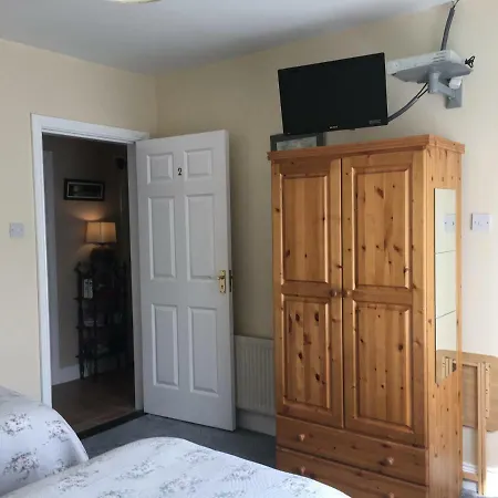 לינה וארוחת בוקר Killurin