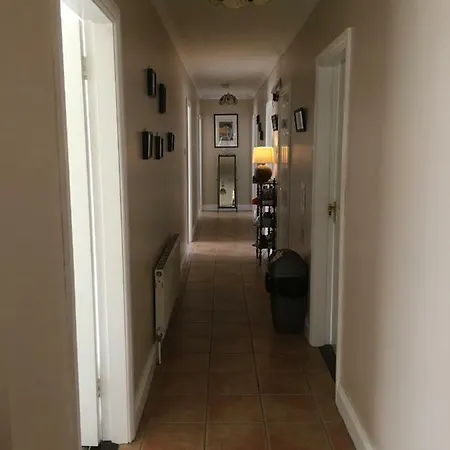 לינה וארוחת בוקר Killurin 4*