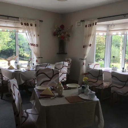 לינה וארוחת בוקר Killurin 4*